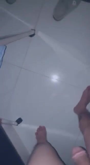 Khỏa thân xuống phòng chị dâu dâm mà thấy chị ngủ khỏa thân nên vào đụ luôn